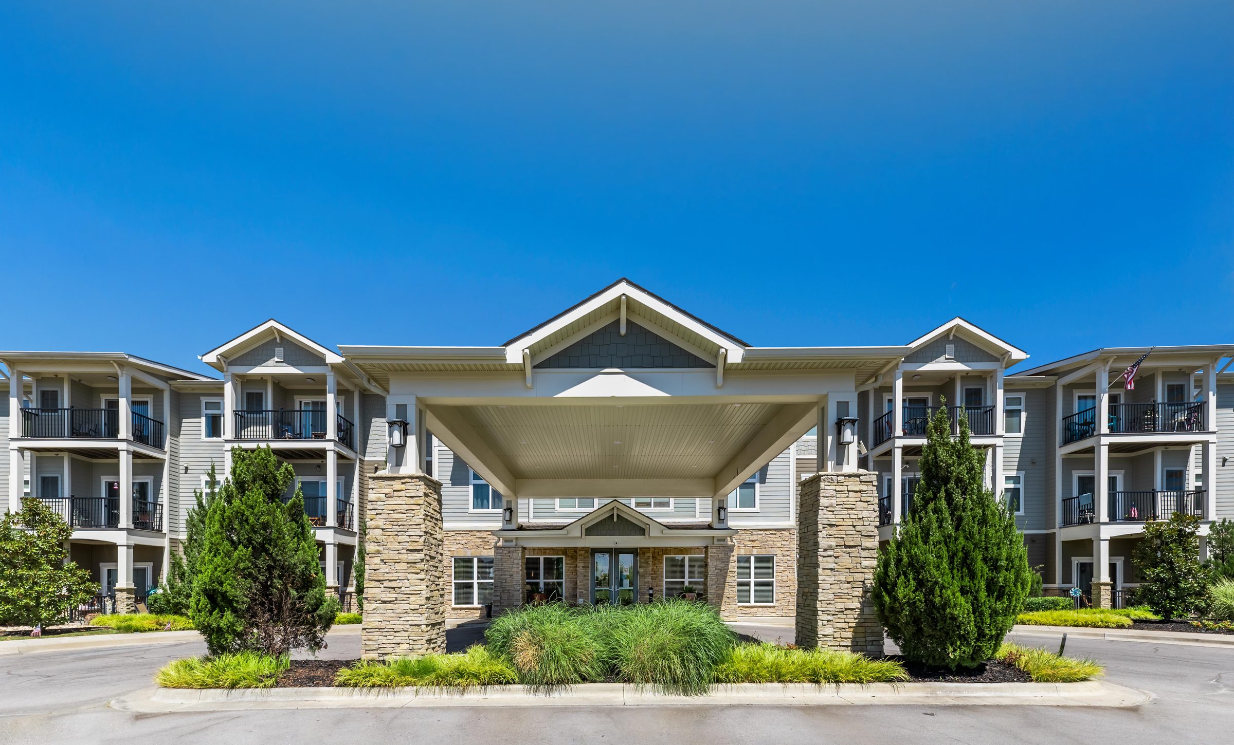 The front entrance and porte-cochère of The Cedars at Woodland Hills